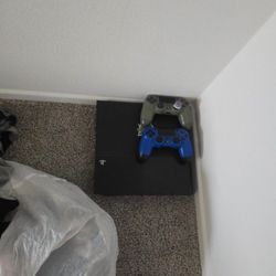 Ps4 With 2 Controllers