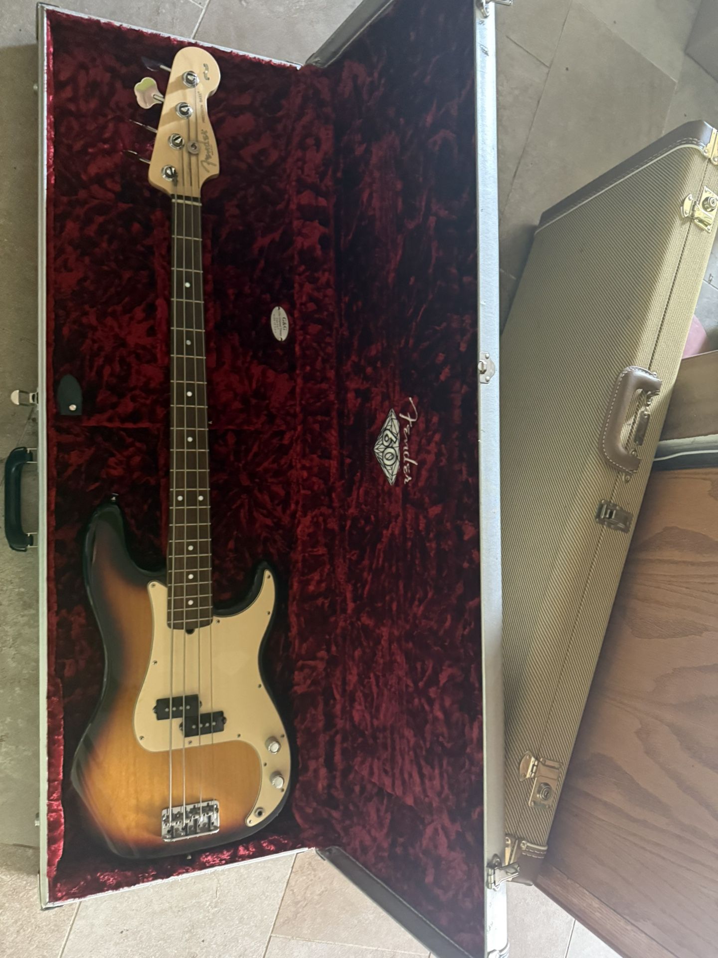 Vintage fender USA  60th Anniversary p Bass  All Case Candy 
