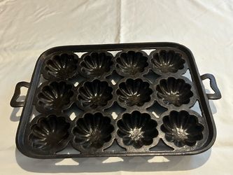 Vintage cast iron Turks head gem muffin pan