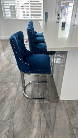 Kitchen island chairs