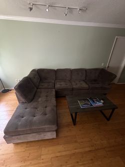Modern Sectional Sofa| 116" x 83" | Great Condition