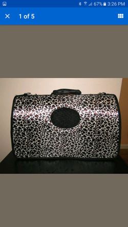 BRAND NEW PET CARRIER 21 INCH LONG