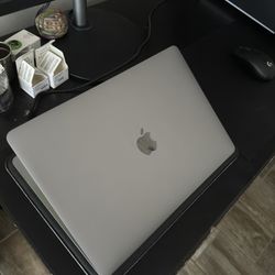 Macbook Pro 2020 Bundle