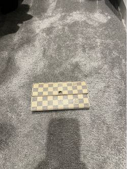 Authentic Louis Vuitton Sarah Wallet