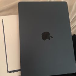 Apple MacBook Air 13 Inch 2022 M2 Chip 512gb Hard Drive 8ram 10/10 Condition Dark Blue Color 