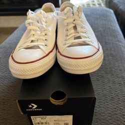 New Mens Size 8.5 Converse shoes M7652