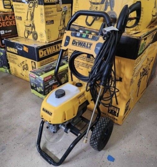 DEWALT 2400 PSI 1.1 GPM Cold Water Electric Pressure Washer