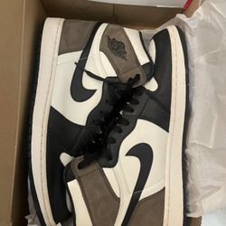 Jordan 1 Mocha  Size 13