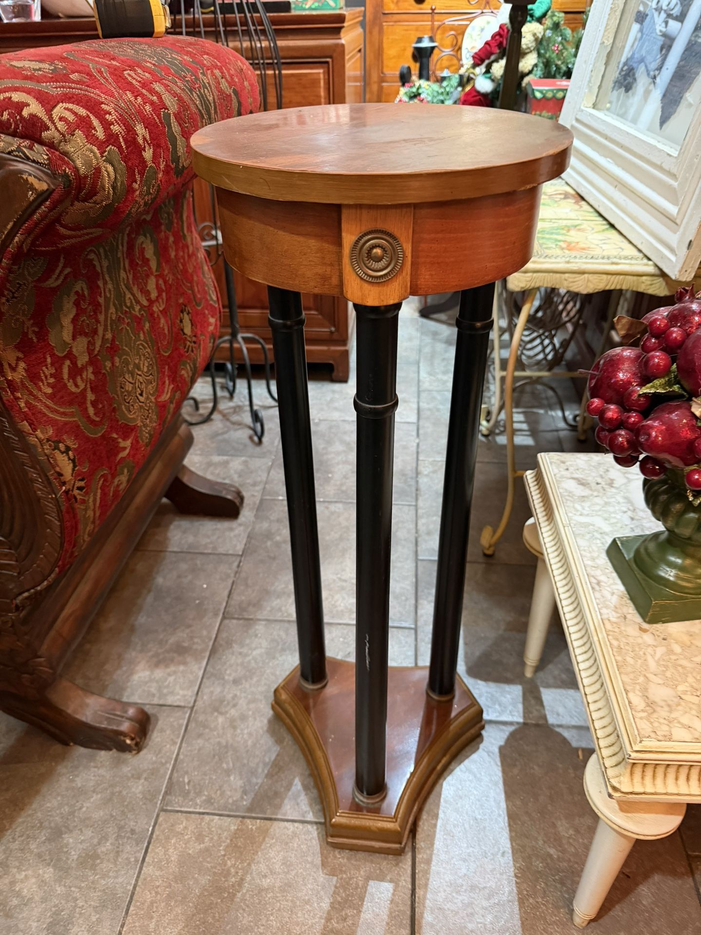 Bombay Antique Pedestal Table
