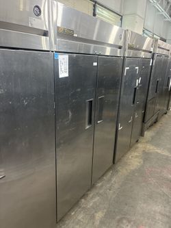 True TG2R-2S Two-Door Commercial Refrigerator (S/N (contact info removed))