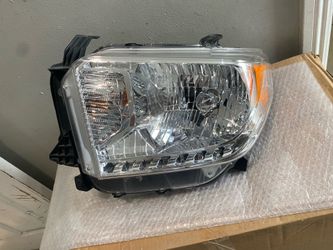 2014-2018 Toyota tundra left headlight