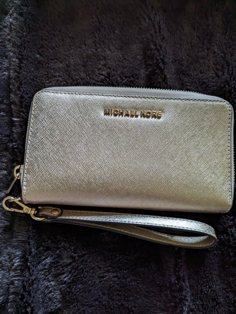 Michael Kors wristlet