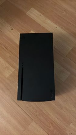 Xbox Series X + 2 controllers