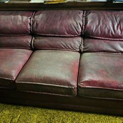 Very sturdy and good condition Ethan Allen 3 seater couch. 