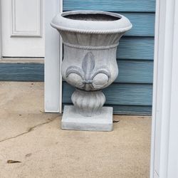 2 Concrete Urn Planter with Fleur-de-Lis Detail