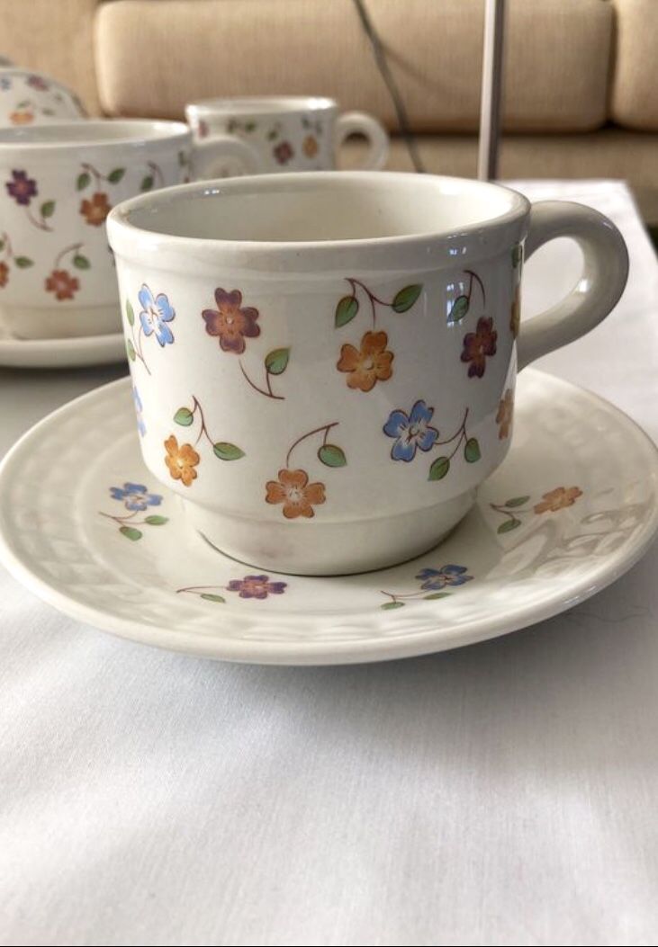 18 COFEE/TEA CUPS & SAUCERS