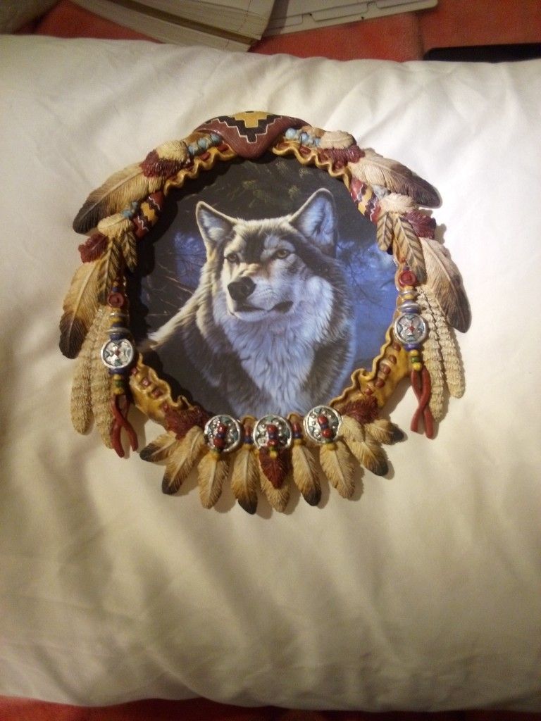 Spring Majesty Wolf Plates