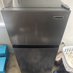 Magic Chef Mini Refrigerator, with Freezer