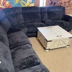 Stunning Cozy Reclining Sectional!
