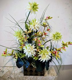 Silk floral arrangment New 27x24 inch