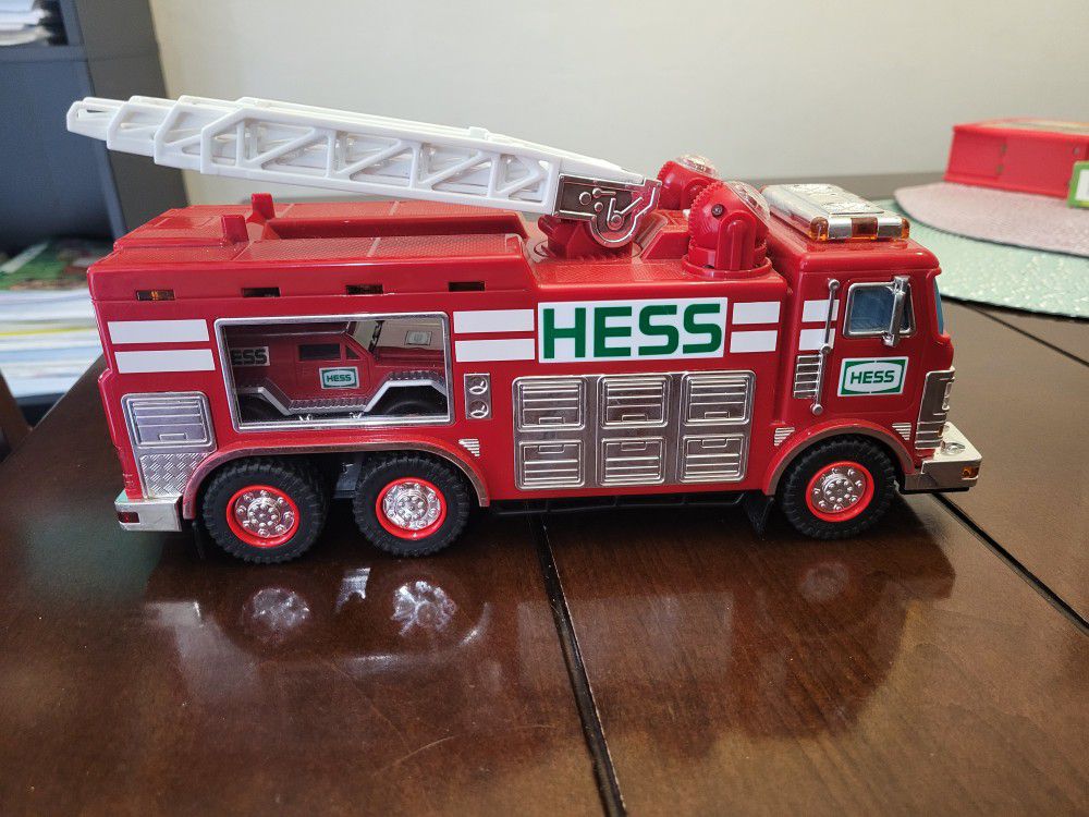 2005 Hess Red Emergency Fire Truck + Car Children's Play set 