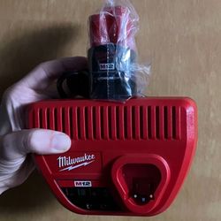 BRAND NEW Genuine OEM Milwaukee M12 12V CP 1.5ah Battery and Charger 1.5 1.5a m12 volt +