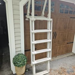Confer Pool Ladder With Locking Ability 
