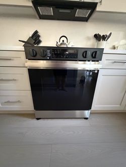 Samsung Electric Range - Brand New