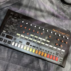 BEHRINGER RD 8 BEAT MACHINE 808 