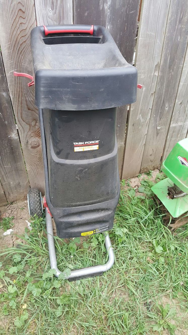Wood shredder