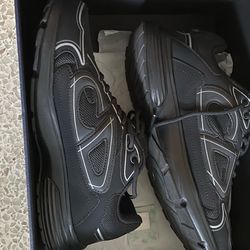 Dior b30 size 8 colo all black
