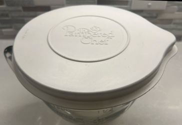 PAMPERED CHEF 8 CUP GLASS BOWL WITH LID