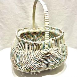 This beautiful basket is hand-woven with twig buttocks, making it durable and perfect for all occasions. It comes in a large size and is adorned with 