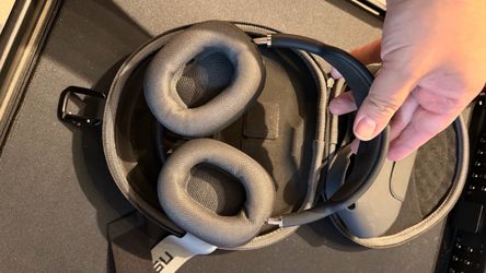 AirPod max headphones (1st gen)