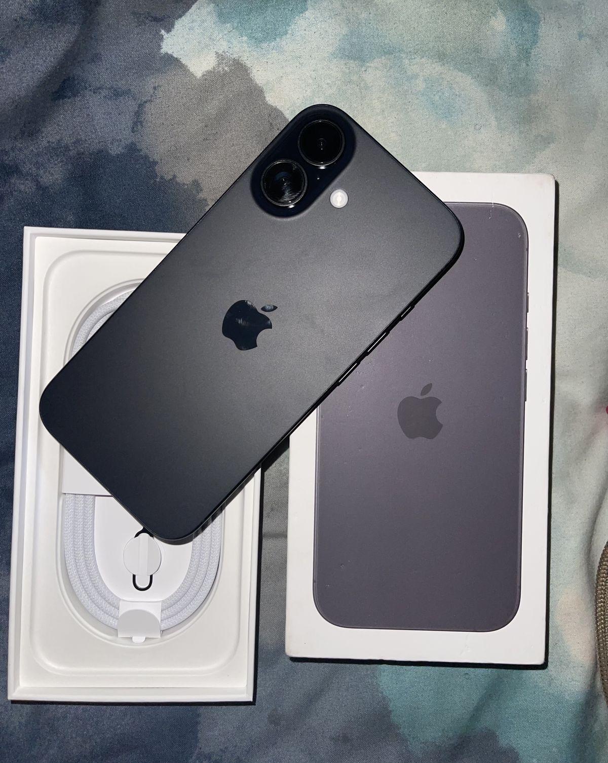 iPhone 16 Brand New All Black Not Signed In No Sim Lock.
