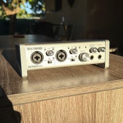 Tascam Series102i