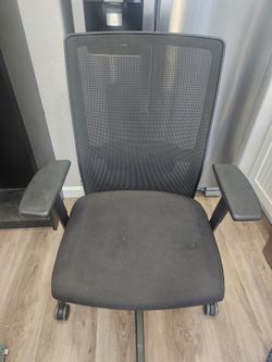 Luxury Desk Chair / Office Chair (HON Ignition Mesh Back Fabric Task Chair)