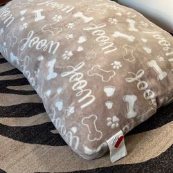  New Large Pet Bed. 
