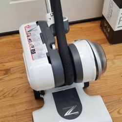 New Cond HOOVER VACUUM CLEANER    WITH ATTACHMENT  , AMAZING POWER SUCES  , WORKS EXCELLENT  , 