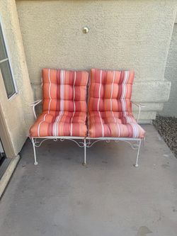 $50 Vintage Metal Outdoor Bench free delivery 🚚 if needed
