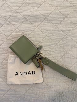 Andar Leather Wallet with Wristlet Strap