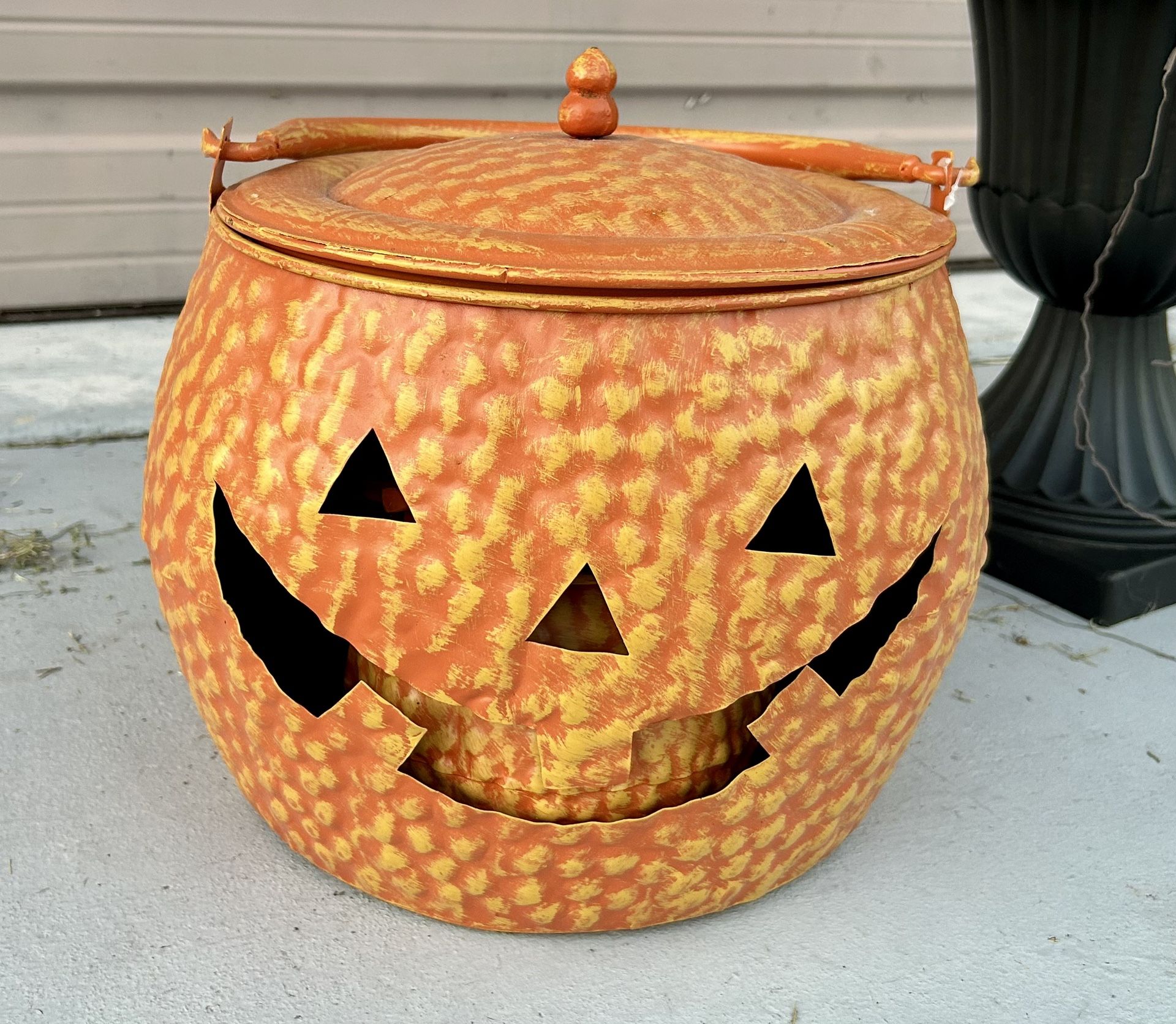 Halloween HUGE Sized Orange Jack O' Lantern Cauldron With Lid New Old Stock