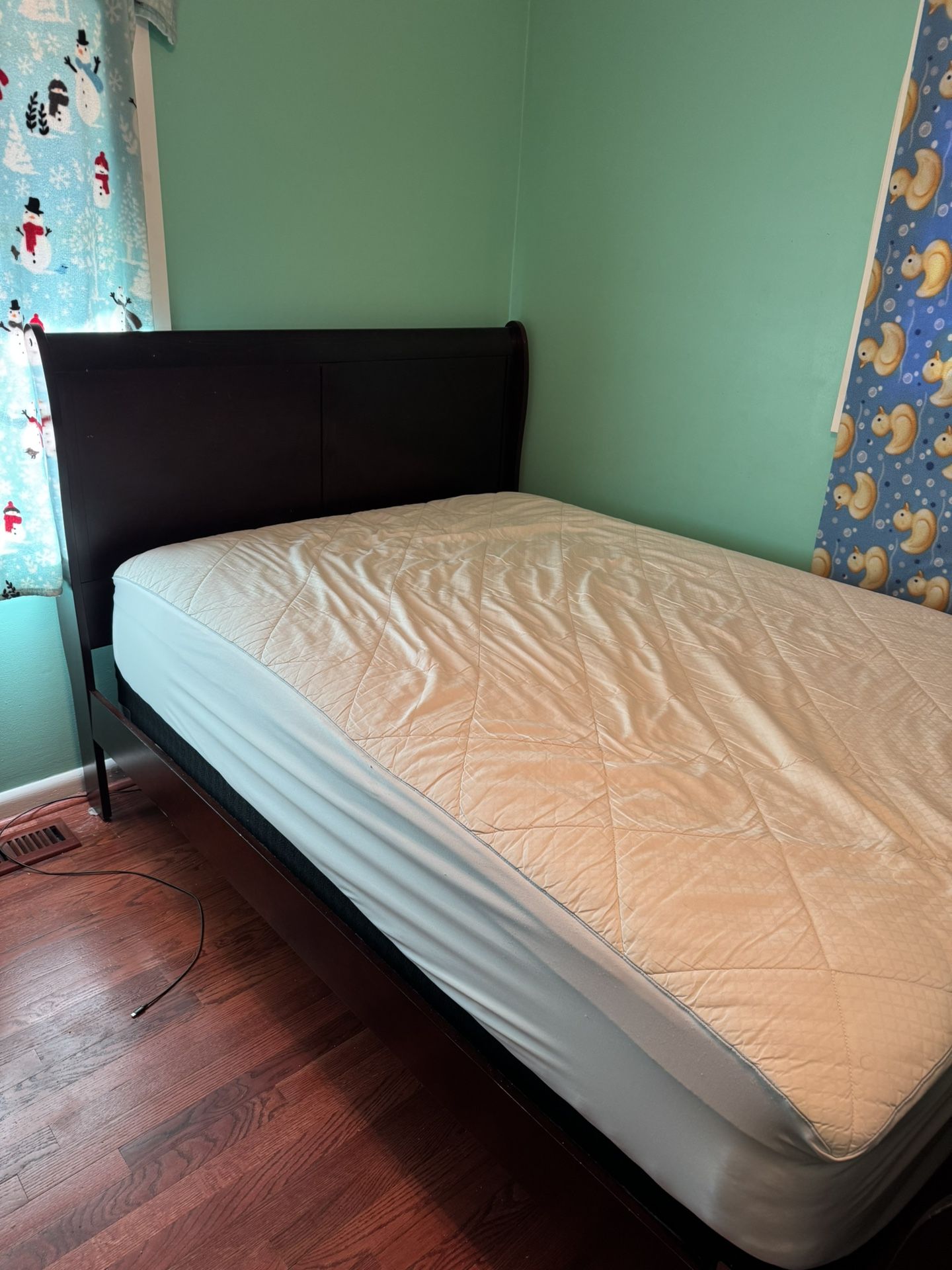 Full Size Bed