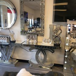 New Mirror Console available 🎉we finance just $39 down payment 