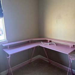 Corner Media Desk