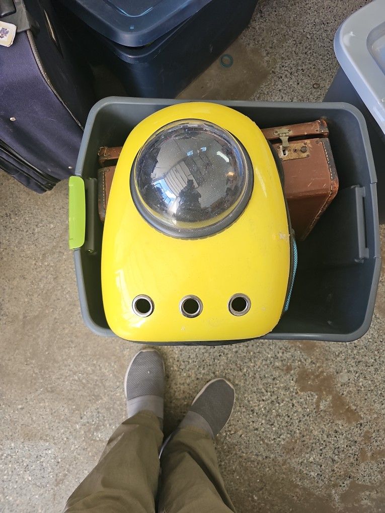 Cat Carrier Backpack w/fan.