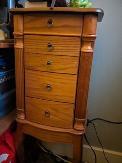 Jewelry Box stand