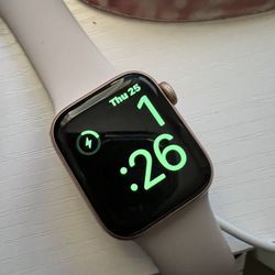 Rose Gold Apple Watch SE