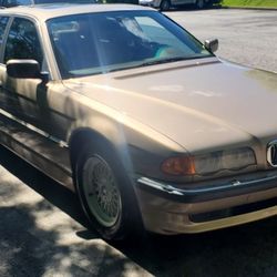 2001 BMW 740i