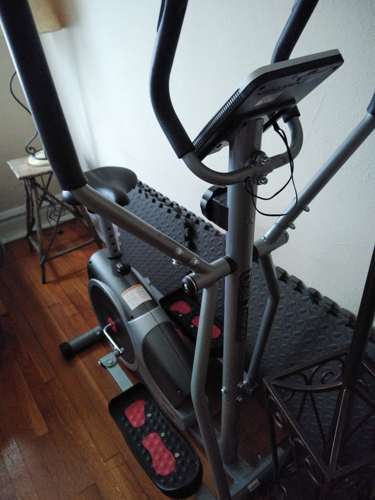 Nice elliptical 2 n 1 fitness machine